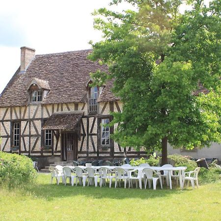Gîte d'étape Ecuries de St Cyr La Ferté-Saint-Cyr Extérieur photo