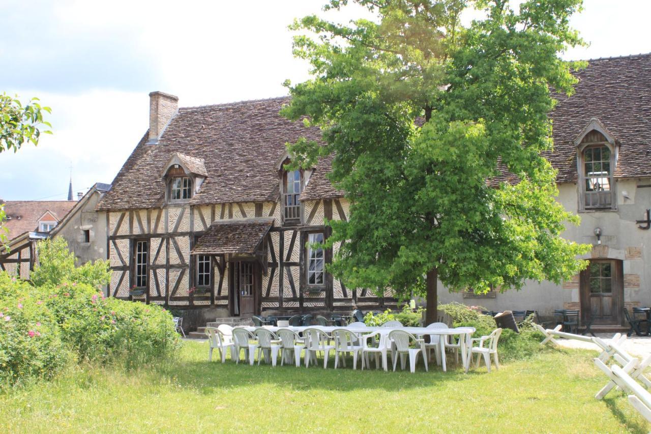 Gîte d'étape Ecuries de St Cyr La Ferté-Saint-Cyr Extérieur photo